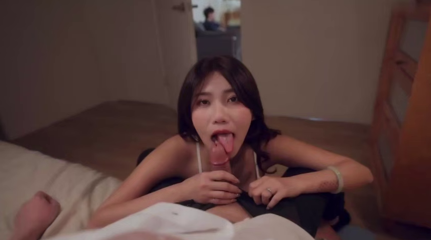 【精彩剧情演绎】家里装修借宿在下属家，哪知他的老婆是我的前任，趁着下属出去喝酒不在家，和前任在家旧情复燃，人妻感满满!！