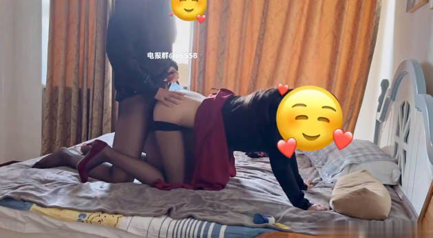 丝袜小情侣最新啪啪福利， 黑丝高跟居家性爱