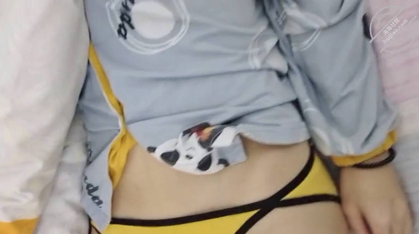 海角社区 想草自己的妹妹，终于草到了妹妹，把妹妹都搞出白浆了，无套做爱真爽