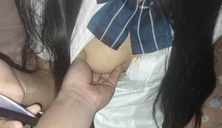 海角社区 让女儿穿着她闺密的jk和黑丝 让我享受双重刺激 闻着她闺蜜味道射