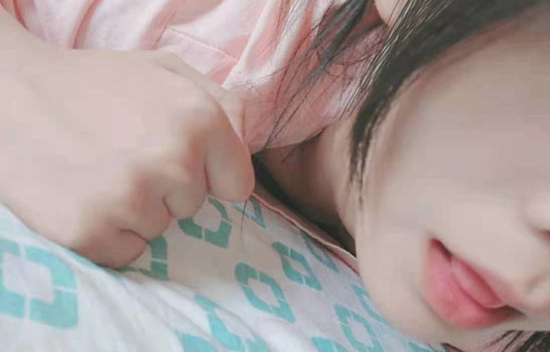 海角社区  郑思瑶 大尺度自拍流出 清纯外表下竟然如此淫荡