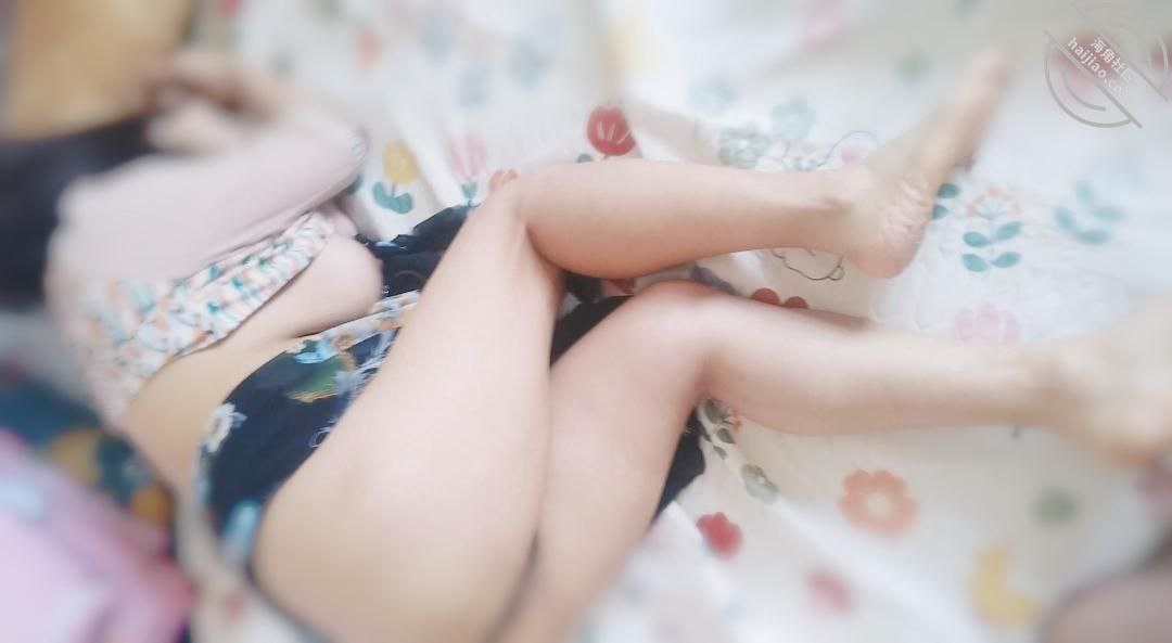 海角社区 老妈不让干，骑身上扒掉内裤，硬上了，还射子宫里了