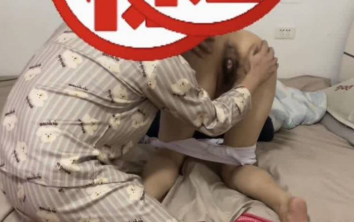 海角社区 昨晚我把妈妈爆操到高潮连连！